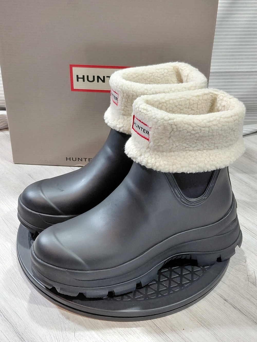 NWT Hunter Women's ESME Black Waterproof Ankle Rain Boots Chunky Snow Boot W8